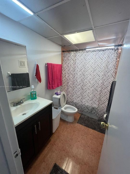 Под контрактом: $2,200 (2 спален, 2 ванн, 960 Квадратных фут)