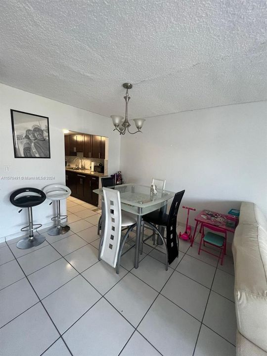 Active With Contract: $2,200 (2 beds, 2 baths, 960 Square Feet)