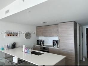 Recently Sold: $640,000 (1 beds, 2 baths, 880 Square Feet)