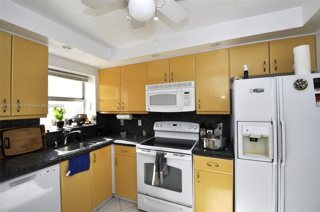 For Sale: $499,000 (2 beds, 2 baths, 1710 Square Feet)