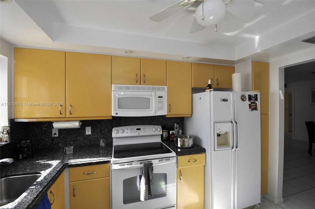 For Sale: $499,000 (2 beds, 2 baths, 1710 Square Feet)