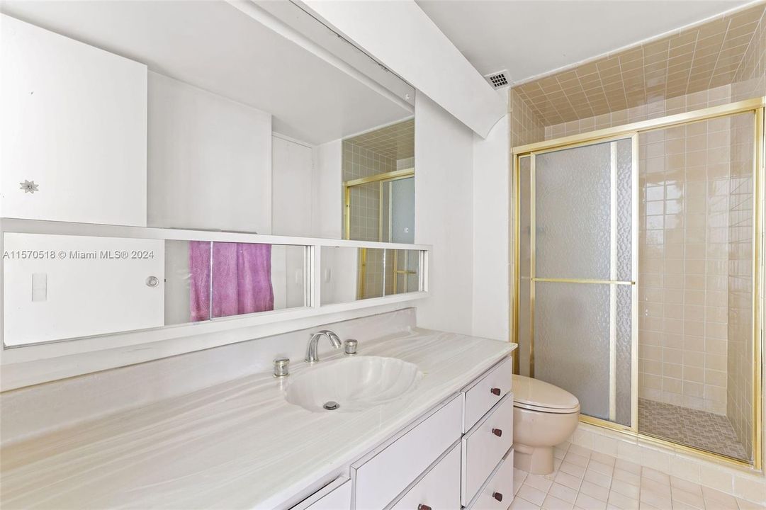 For Sale: $550,000 (1 beds, 2 baths, 1260 Square Feet)