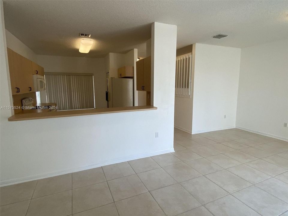 Active With Contract: $3,100 (3 beds, 2 baths, 1602 Square Feet)