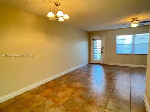 Recently Rented: $1,650 (1 beds, 1 baths, 702 Square Feet)