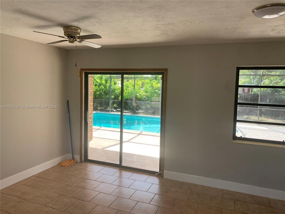 Active With Contract: $3,400 (3 beds, 2 baths, 1462 Square Feet)