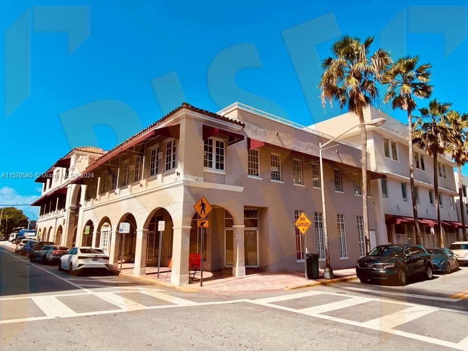 Large Corner Retail unit for lease in beautiful arts district Collins Park