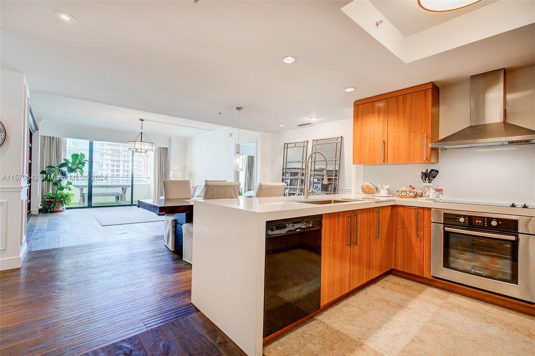 Active With Contract: $8,900 (2 beds, 2 baths, 1666 Square Feet)