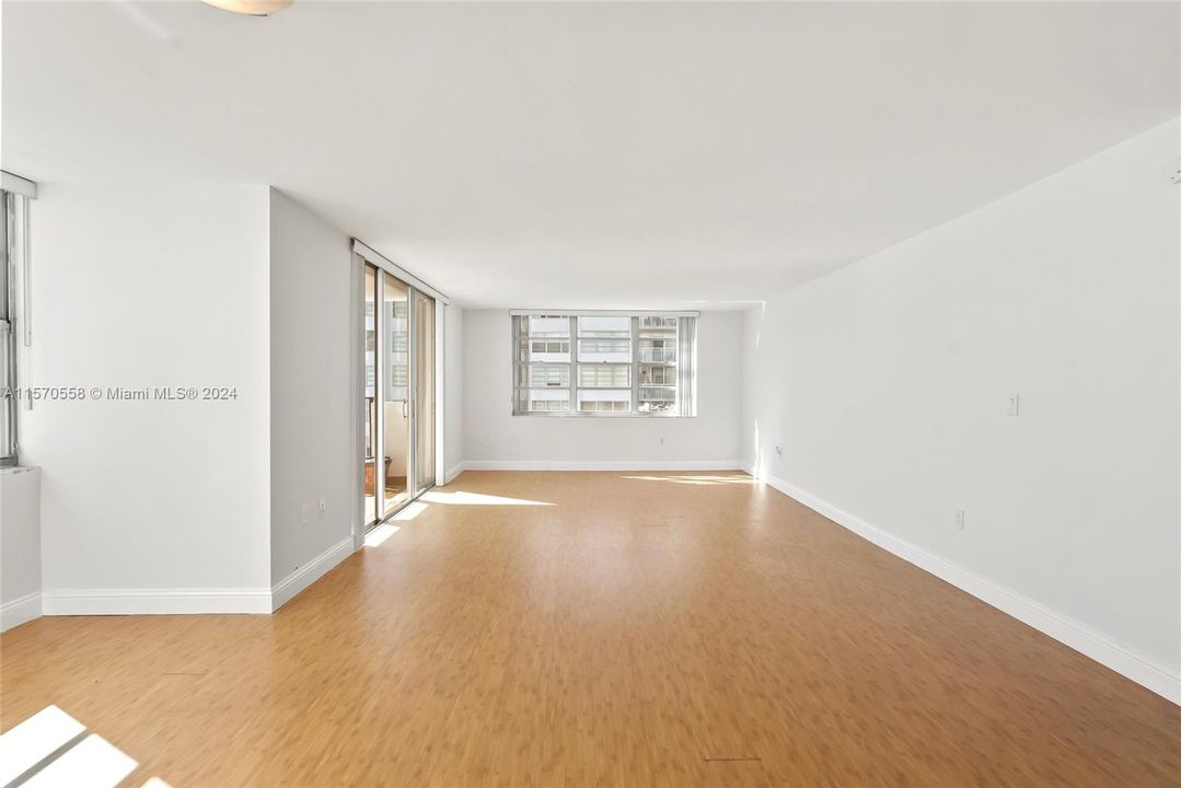 For Sale: $345,000 (2 beds, 2 baths, 1258 Square Feet)