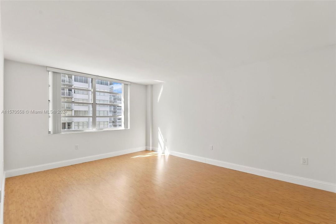 For Sale: $345,000 (2 beds, 2 baths, 1258 Square Feet)