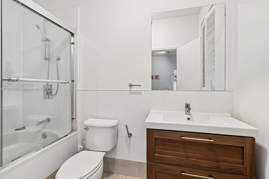 Active With Contract: $5,300 (2 beds, 2 baths, 1450 Square Feet)
