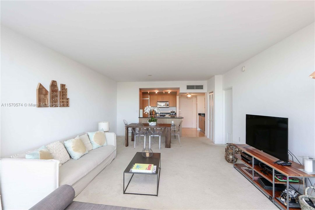 For Sale: $790,000 (1 beds, 1 baths, 896 Square Feet)