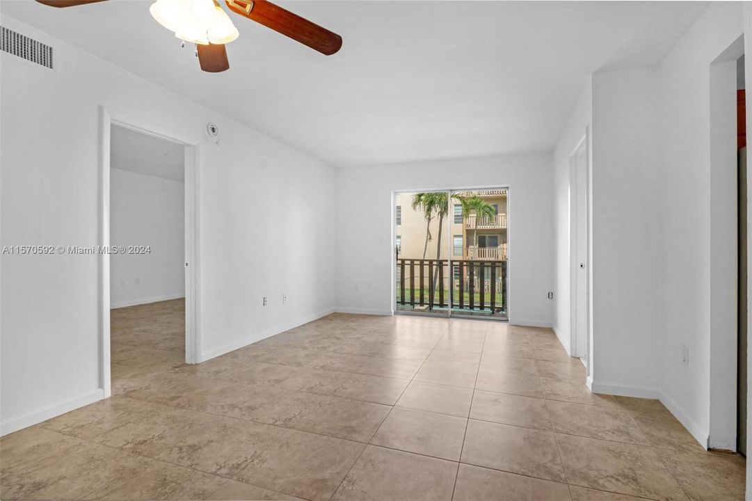 Active With Contract: $240,000 (2 beds, 1 baths, 715 Square Feet)