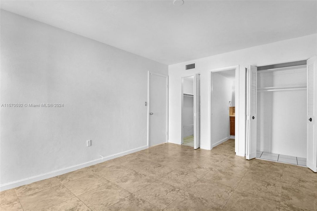 Active With Contract: $240,000 (2 beds, 1 baths, 715 Square Feet)