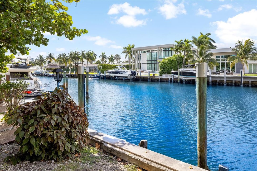 Recently Sold: $2,700,000 (3 beds, 3 baths, 2720 Square Feet)