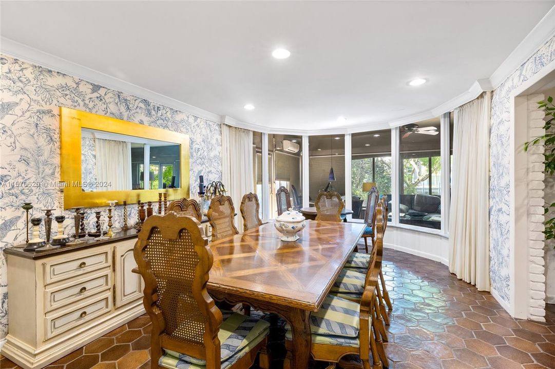 Recently Sold: $2,700,000 (3 beds, 3 baths, 2720 Square Feet)