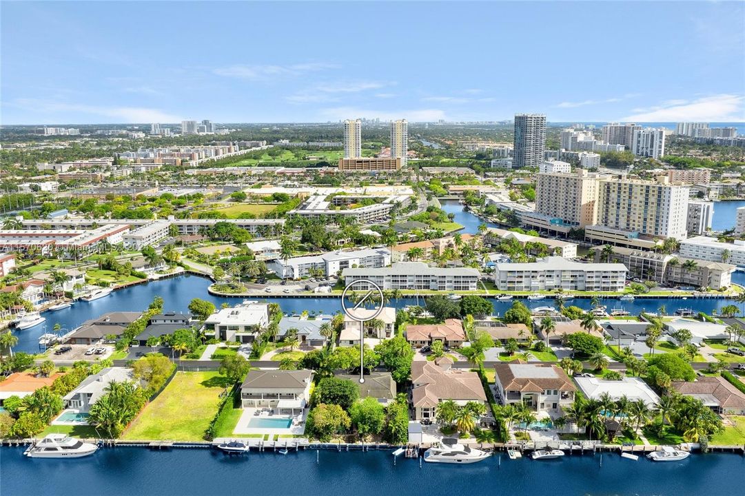 Recently Sold: $2,700,000 (3 beds, 3 baths, 2720 Square Feet)