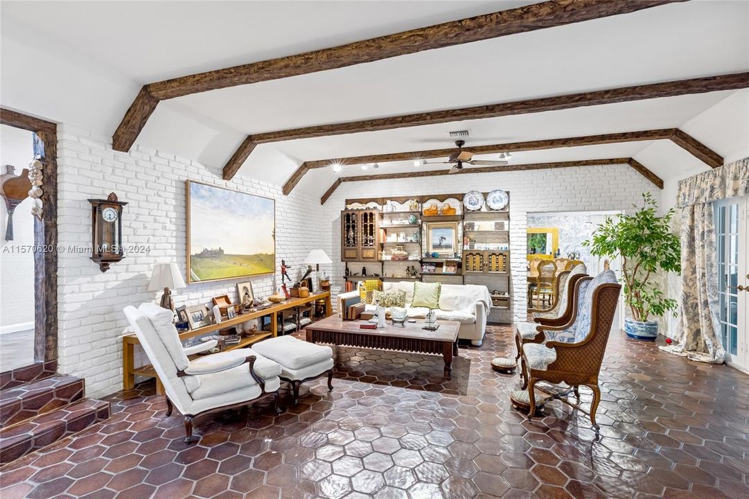 Recently Sold: $2,700,000 (3 beds, 3 baths, 2720 Square Feet)