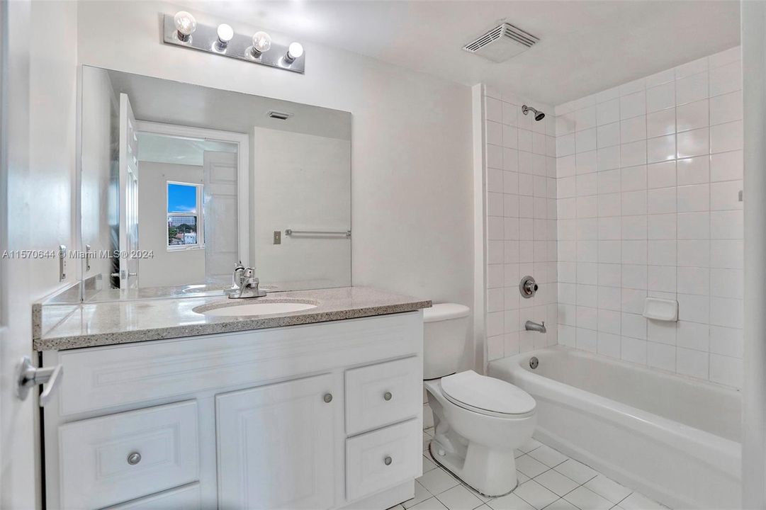 Недавно арендовано: $3,100 (2 спален, 2 ванн, 1107 Квадратных фут)