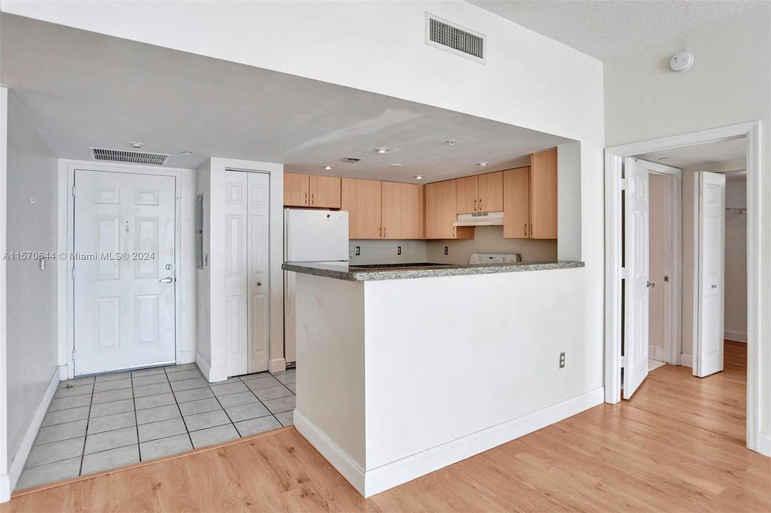 Recently Rented: $3,100 (2 beds, 2 baths, 1107 Square Feet)