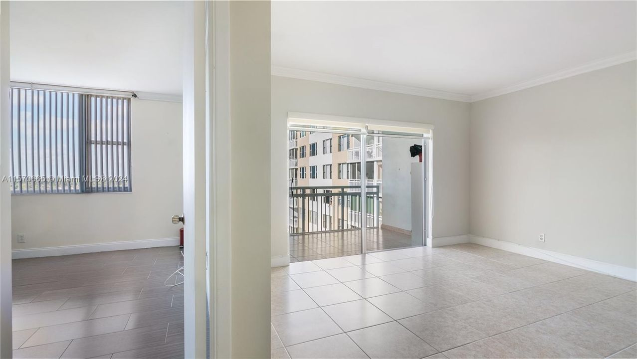 Active With Contract: $185,000 (1 beds, 1 baths, 844 Square Feet)