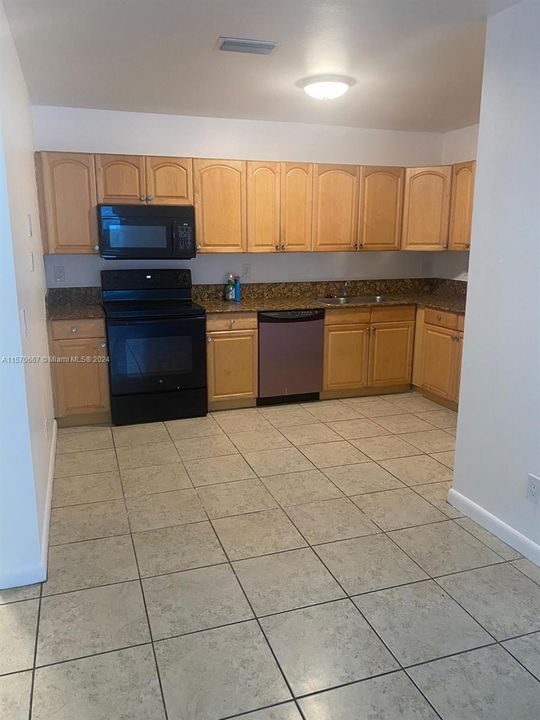 Active With Contract: $1,550 (1 beds, 1 baths, 0 Square Feet)