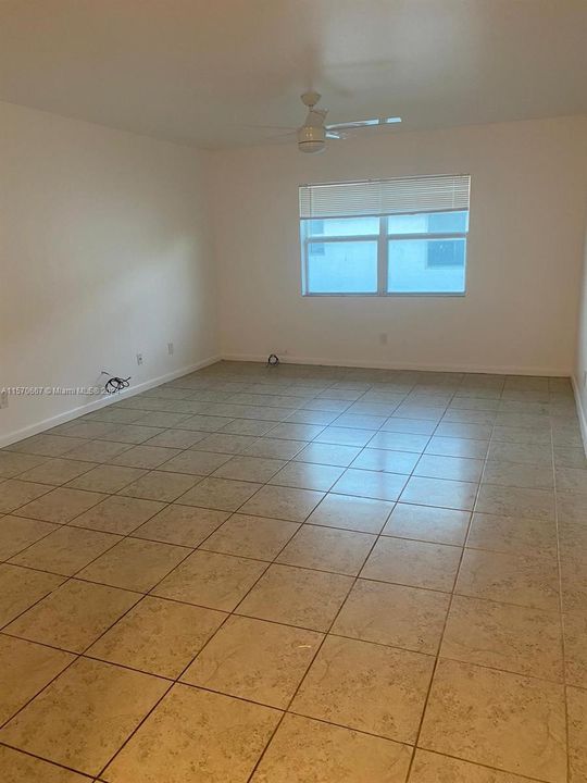 Active With Contract: $1,550 (1 beds, 1 baths, 0 Square Feet)