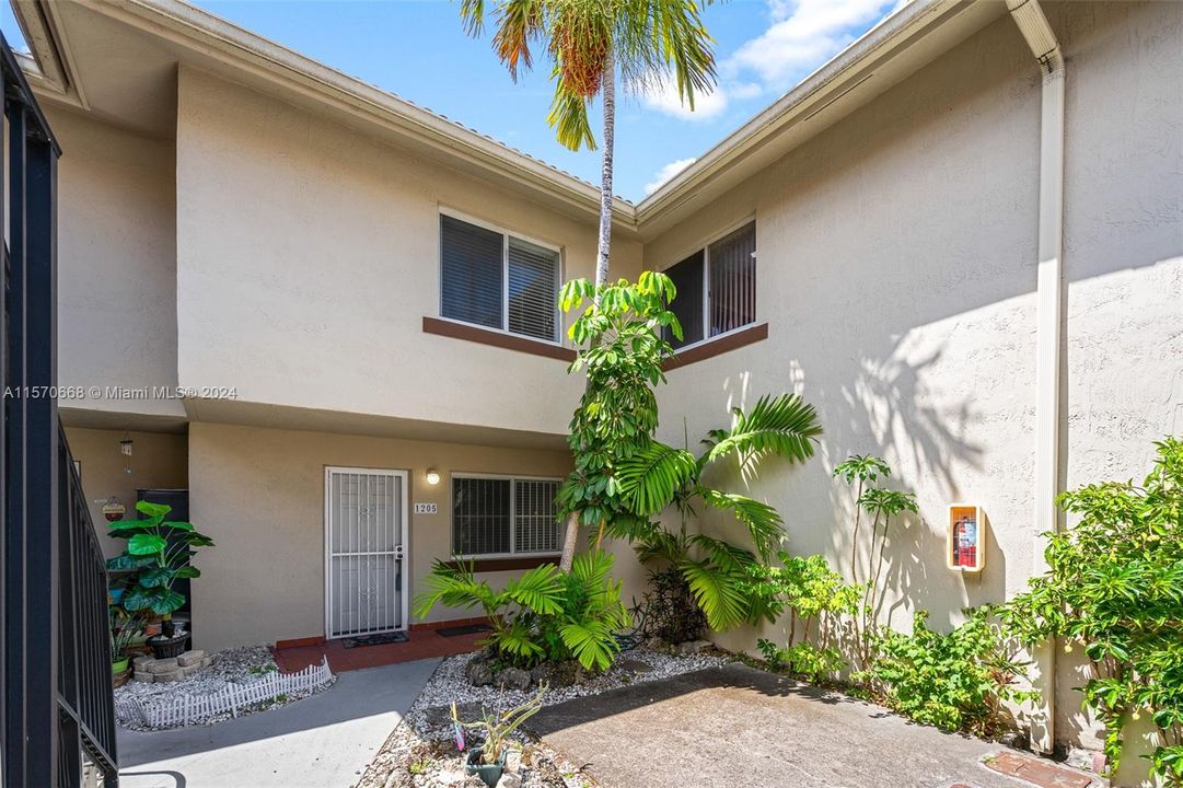 Recently Sold: $355,000 (2 beds, 2 baths, 1160 Square Feet)