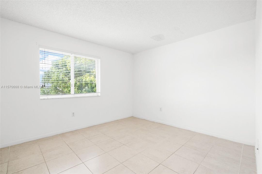 Recently Sold: $355,000 (2 beds, 2 baths, 1160 Square Feet)