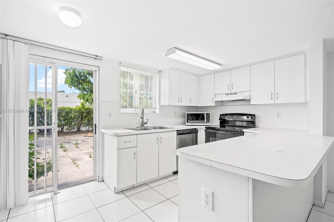 Recently Sold: $355,000 (2 beds, 2 baths, 1160 Square Feet)