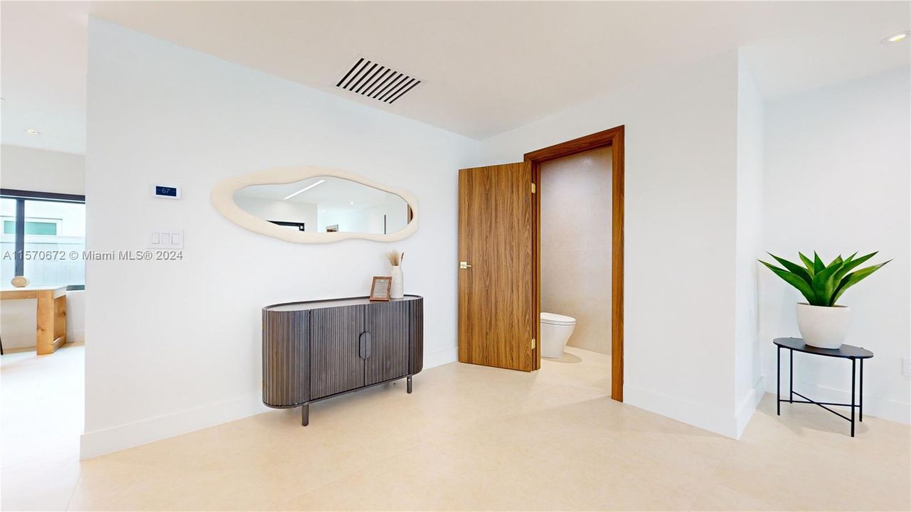 最近租的: $18,500 (5 贝兹, 5 浴室, 2734 平方英尺)