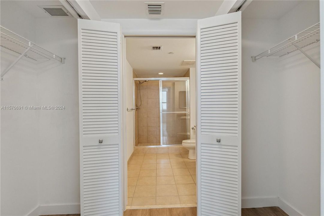 合同活跃: $3,050 (2 贝兹, 2 浴室, 1175 平方英尺)