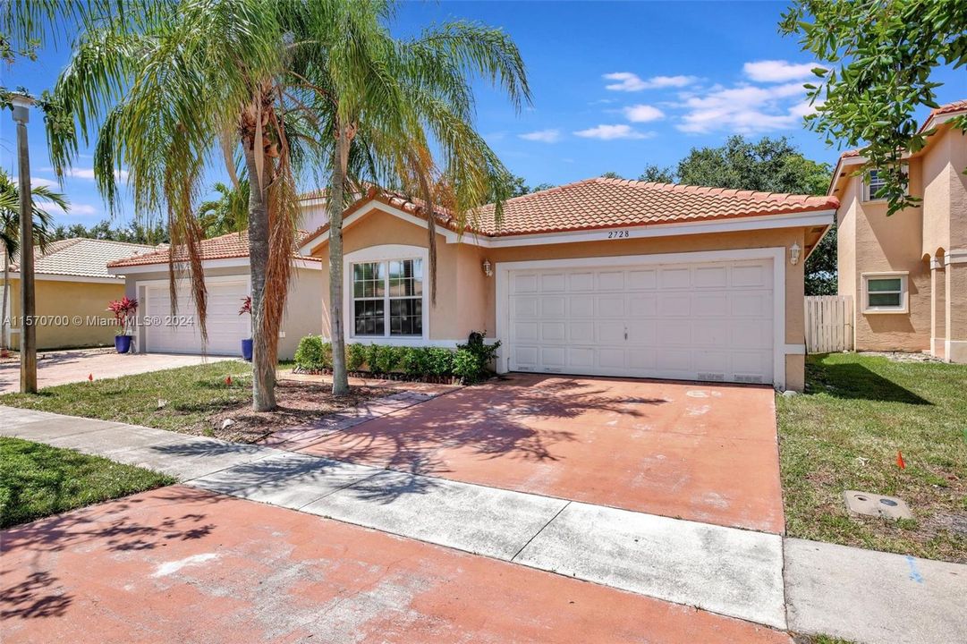 Active With Contract: $569,900 (4 beds, 2 baths, 1477 Square Feet)