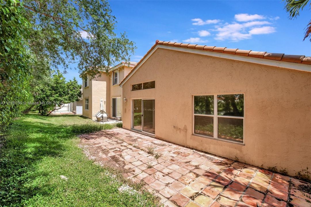 Active With Contract: $569,900 (4 beds, 2 baths, 1477 Square Feet)