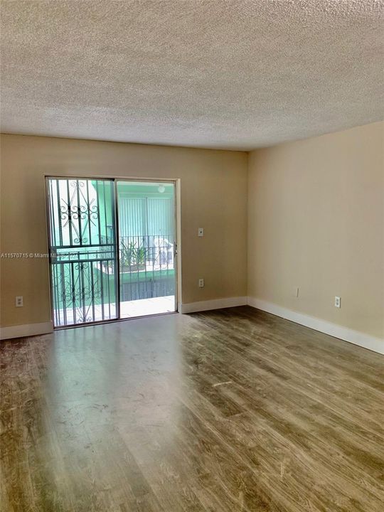 Recently Rented: $2,200 (2 beds, 1 baths, 852 Square Feet)