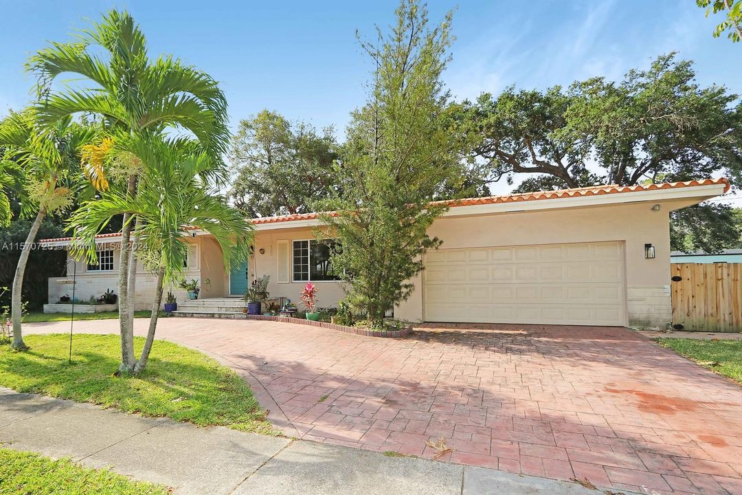 For Sale: $724,900 (3 beds, 2 baths, 2076 Square Feet)