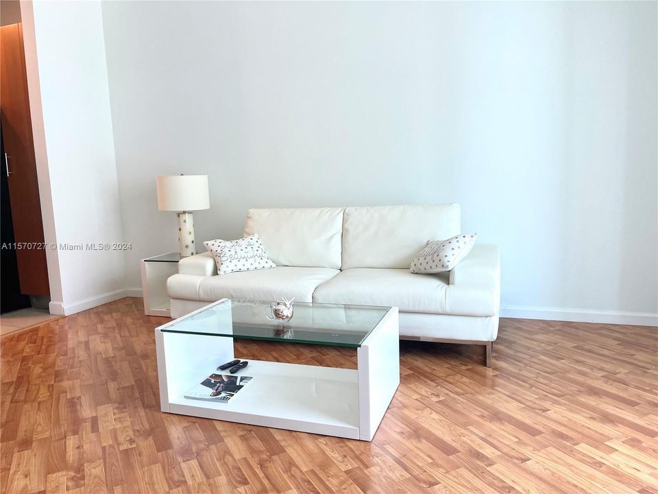 Recently Rented: $2,600 (1 beds, 1 baths, 821 Square Feet)