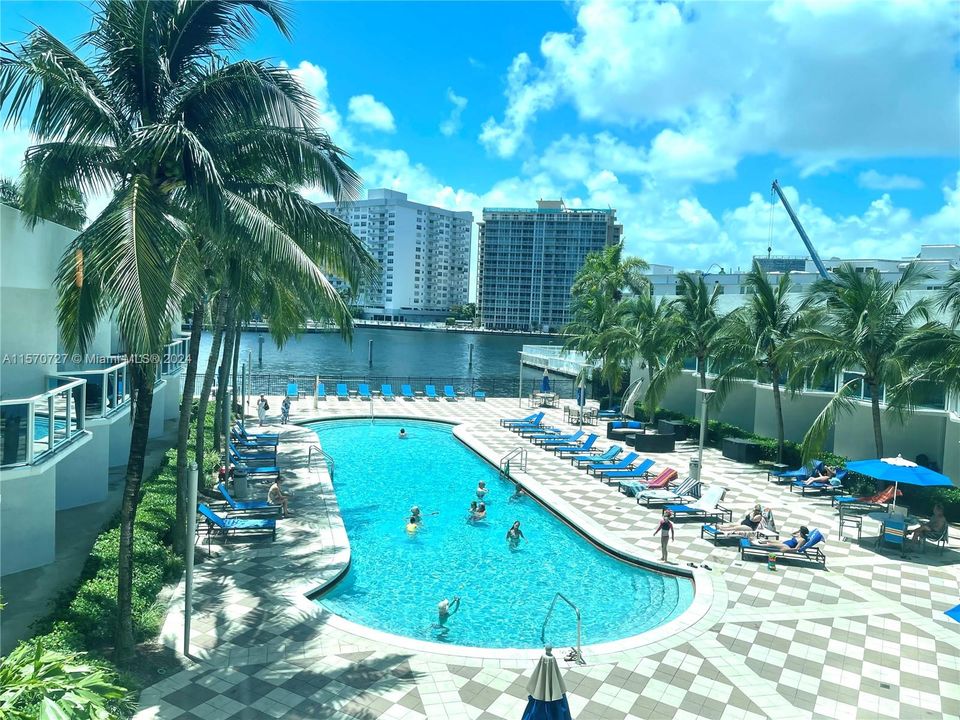 Recently Rented: $2,600 (1 beds, 1 baths, 821 Square Feet)