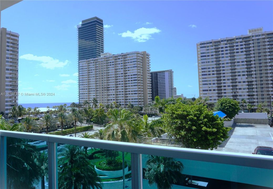 Recently Rented: $2,600 (1 beds, 1 baths, 821 Square Feet)