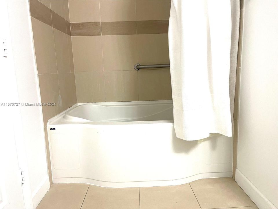 Recently Rented: $2,600 (1 beds, 1 baths, 821 Square Feet)