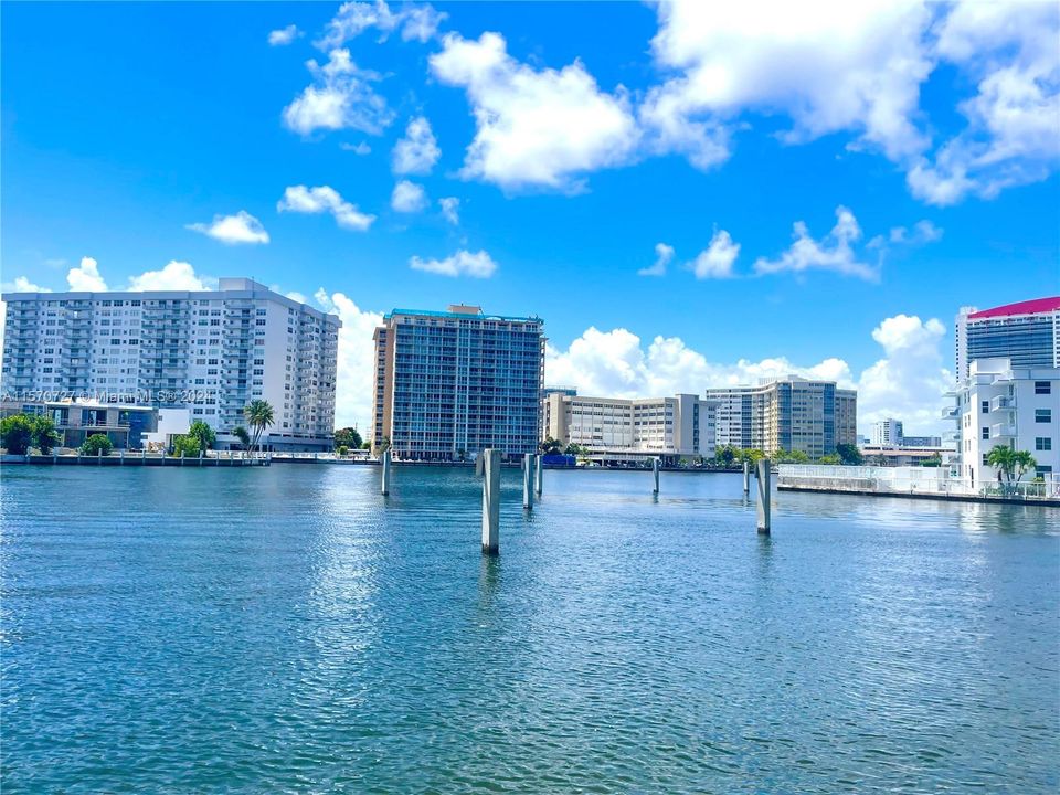 Recently Rented: $2,600 (1 beds, 1 baths, 821 Square Feet)