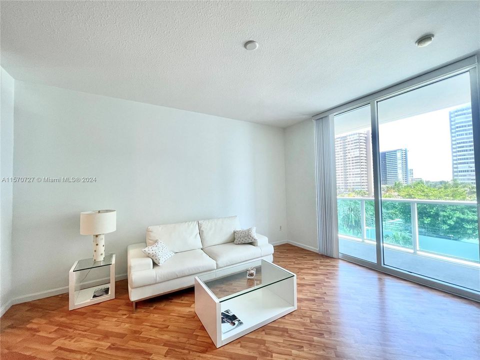 Recently Rented: $2,600 (1 beds, 1 baths, 821 Square Feet)