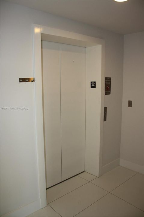 PRIVATE ELEVATOR/LANDING