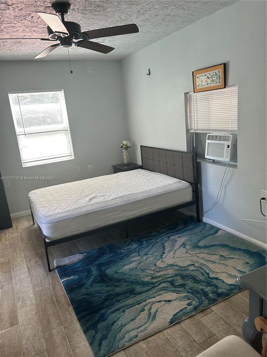 For Rent: $1,000 (1 beds, 1 baths, 1056 Square Feet)