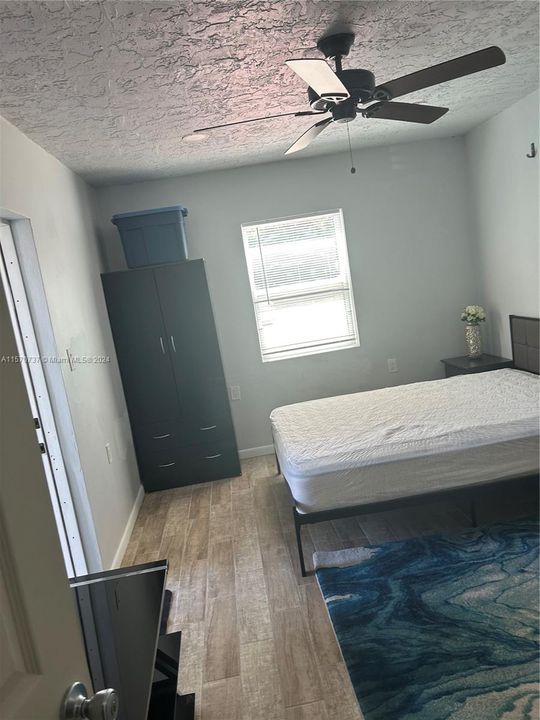 For Rent: $1,000 (1 beds, 1 baths, 1056 Square Feet)