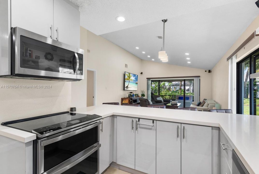 For Sale: $474,900 (2 beds, 2 baths, 1490 Square Feet)