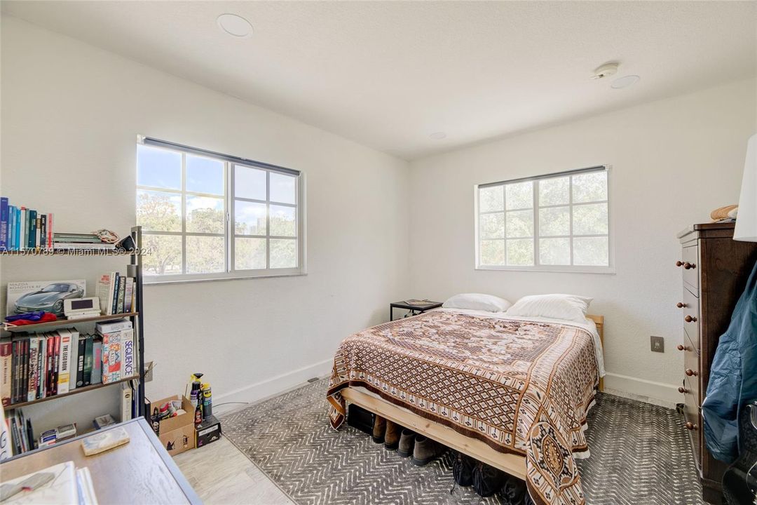 Active With Contract: $450,000 (4 beds, 2 baths, 1347 Square Feet)
