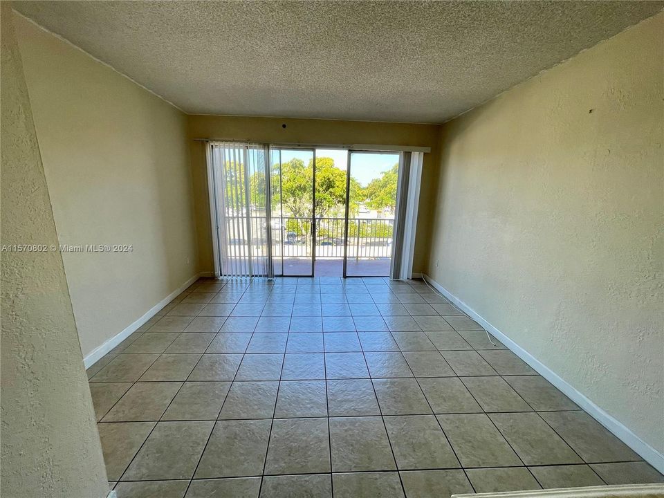 Active With Contract: $2,200 (2 beds, 1 baths, 1350 Square Feet)