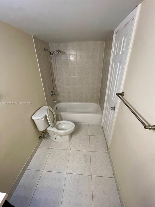 Active With Contract: $2,200 (2 beds, 1 baths, 1350 Square Feet)