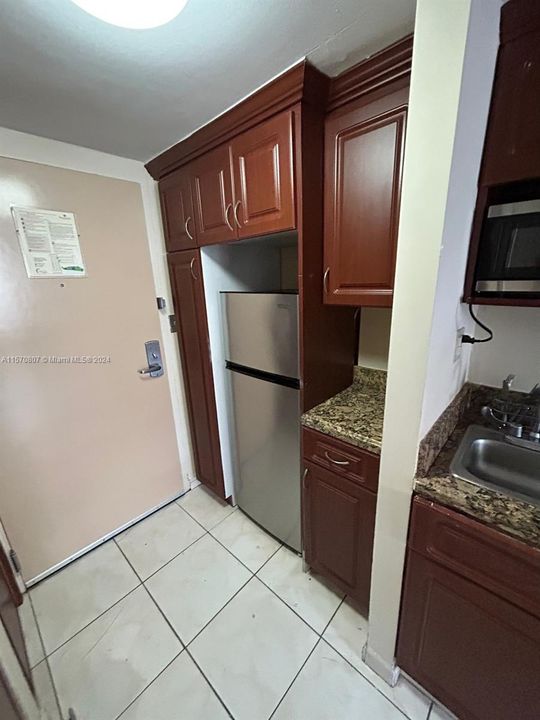 For Sale: $169,900 (0 beds, 1 baths, 360 Square Feet)