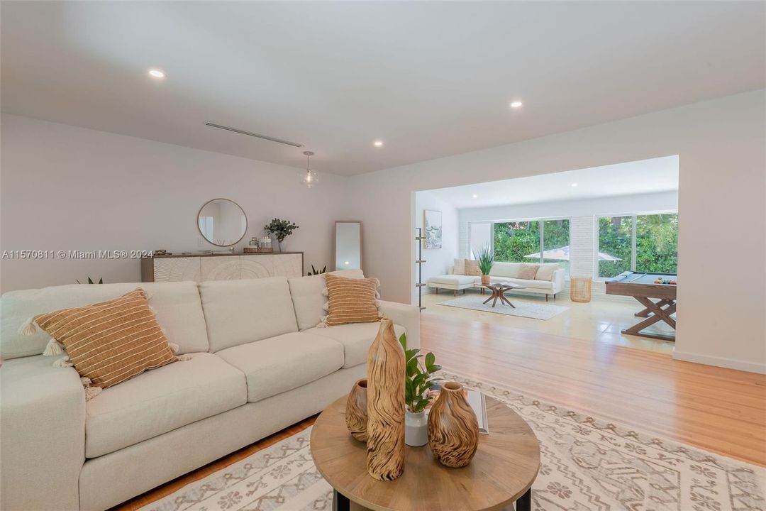 Active With Contract: $1,975,000 (3 beds, 2 baths, 2031 Square Feet)
